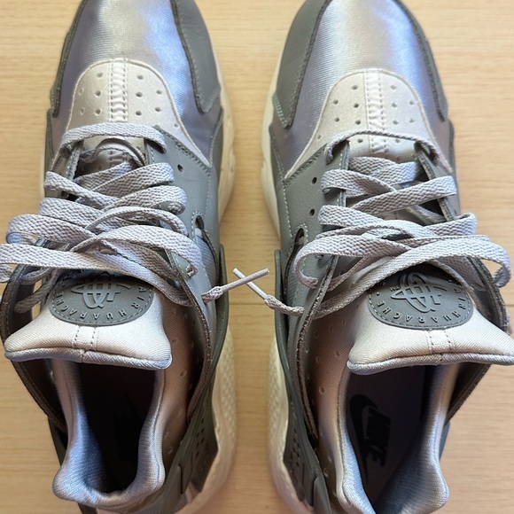 Nike Air Huarache Light Smoke Grey. Mens Size 10.5 Pre-Loved. - Picture 2 of 6
